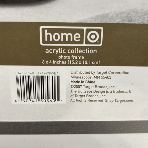 Lot of 4 White and Metallic Silver Acrylic Wall Hanging Picture Frames Collages - Picture 4 of 4